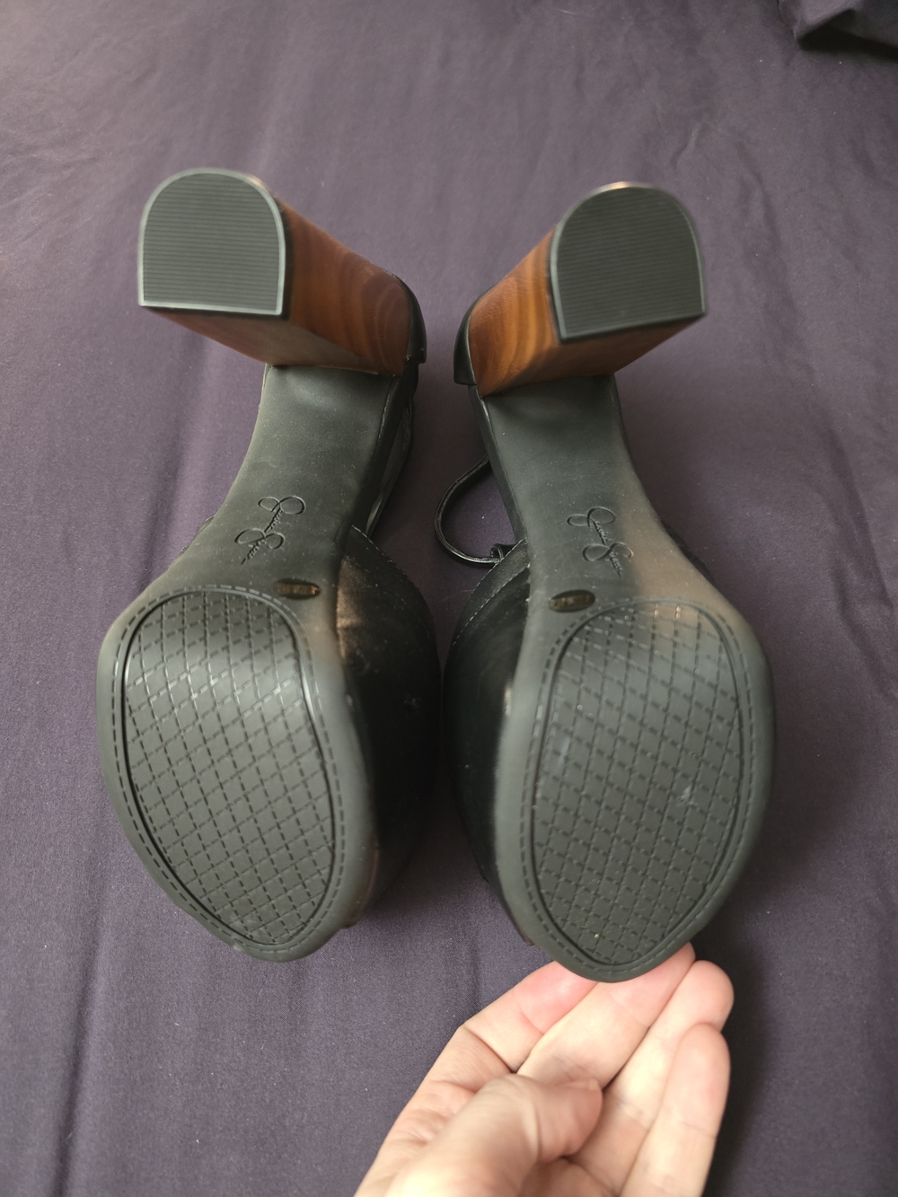 Jessica Simpson Black Leather T-Strap Platform Sandals - Picture 4 of 5